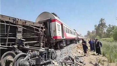 الصحة: ارتفاع أعداد مصابي حادث تصادم قطاري سوهاج لـ 108 و32 وفاة