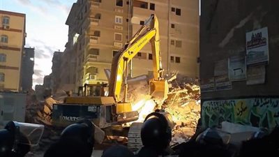 النيابة الإدارية تفتح تحقيقًا عاجلًا في انهيار عقار جسر السويس 