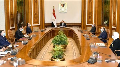 الرئيس السيسي يجتمع بمدبولي و7 وزراء لمتابعة حادثة تصادم قطاري سوهاج