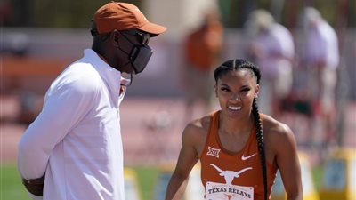 الأمريكية تارا ديفيز تحطم الرقم القياسي في القفز الطويل