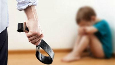استشاري علاقات أسرية عن ضرب الأطفال: «تخلق أجيالًا من السفاحين».. فيديو