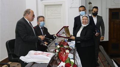 تقديرًا لجهودهن.. «الأطباء» تُكرم 25 طبيبة مثالية.. (صور)