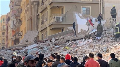 العروسان الناجيان من عمارة جسر السويس : انكتب لنا عمر جديد