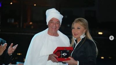 نادية الجندي من مهرجان الأقصر للسينما الإفريقية لمحمود حميدة: مبروك يا حبيبي