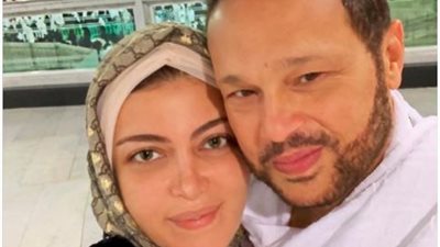 شاهد| ريهام حجاج تؤدي مناسك العمرة بصحبة زوجها