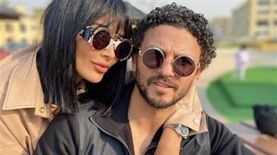 إطلالة «كاجوال» من حسام غالي وزوجته