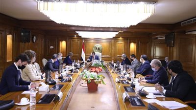 وزير التعليم العالي يبحث استكمال مشروع الجامعة الأهلية الفرنسية