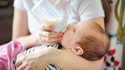 تعرفي على أسباب وجود غازات البطن عند الأطفال وطرق علاجها