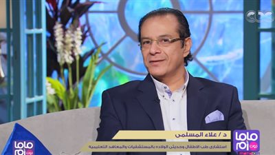 ماذا يرى الطفل حديث الولادة؟.. طبيب يُجيب ويكشف سر ابتسامة البيبي (فيديو)