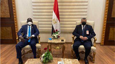 وزير الشباب بجنوب السودان يصل القاهرة للمشاركة بالمؤتمر القومي الأول 