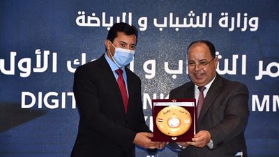 وزيرا الرياضة والمالية يفتتحان مؤتمر الشباب والبنوك
