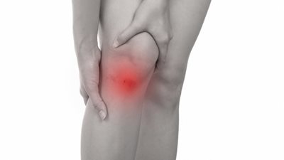 4 أسباب لآلام الركبة الشديدة.. تعرفى عليها