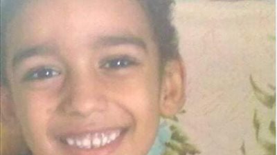 محمد يبحث عن والديه.. فقدته أسرته منذ 3 سنوات وعثر عليه الأمن بحوزة عصابة