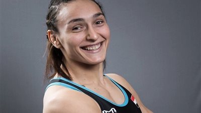 أشرف صبحي يُهنئ سمر حمزة بعد تأهلها للأولمبياد