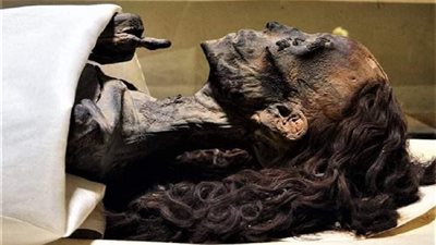 متخصصة في علم الأشعة تكشف سر بقاء شعر المومياوات.. فيديو