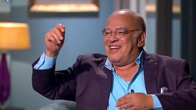 مسلسلات رمضان 2021| صلاح عبد الله يسخر من دينا الشربيني بسبب «البابيونة»