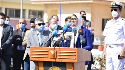وزيرة الصحة تشهد تطعيم مرشدي قناة السويس بلقاح كورونا