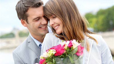 «للبنات الخام».. 13 جملة رومانسية تطربين بها آذان خطيبك 