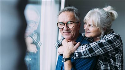 هل ممارسة العلاقة الحميمية مرتبطة بسن؟.. طبيب ذكورة يُجيب.. فيديو