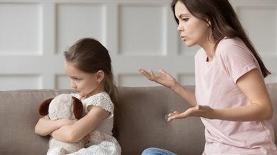 10 خطوات تحمي أبنائك من الأمراض النفسية.. تعرفي عليها 