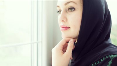 كيف تظهرين جميلة دون مكياج في نهار رمضان؟.. خبيرة تجميل تُجيب