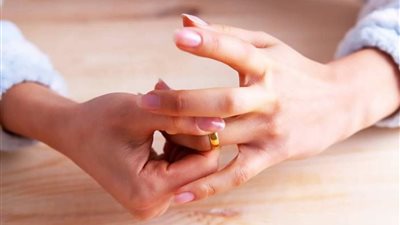 إيمان تطلب الطلاق بعد 20 عامًا زواج: «عشت خدامة.. وفقدت بصري بسبب تعذيبه»