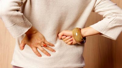 هشاشة العظام.. متى تصيب المرأة وطريقة علاجها؟ 