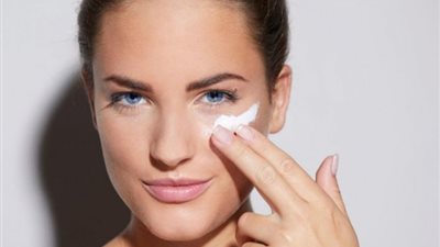 7 عادات يومية تُدمر البشرة الدهنية.. تخلصي منها (فيديو)