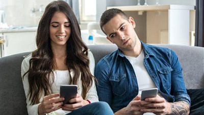 أضرار الغيرة المُفرطة على استمرار العلاقات بين الأزواج