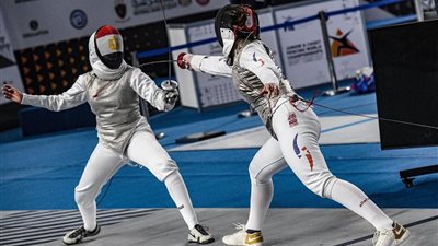 ملك حمزة وأحمد هنداوي يتأهلان لدور الـ16 ببطولة العالم لسلاح الشيش