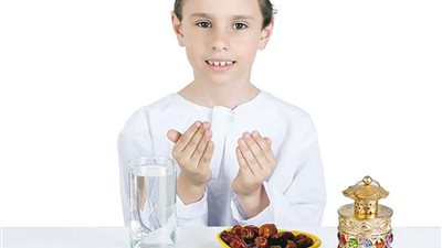 كيف نعلم أولادنا الصيام؟.. إفتاء الأزهر تجيب| فيديو