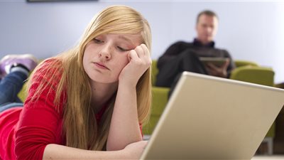 أخصائية نفسية: المراهقون تائهون وغيرهم يتساءلون «عايش ليه؟»