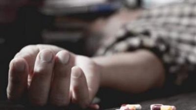 «ومن الحب ما قتل».. انفصل عن زوجته فانتحر أمام باب الشقة