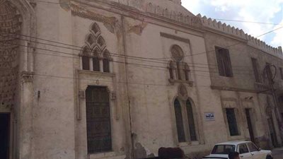 مسجد الشيخ الطاروطي أول المخالفين لإجراءات كورونا.. والأوقاف تحيله للقيم