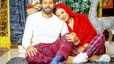 «جنش» يُشارك نجليه في زينة رمضان بمنزله