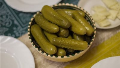 طريقة تحضير الخيار المخلل مع الشيف عصام 