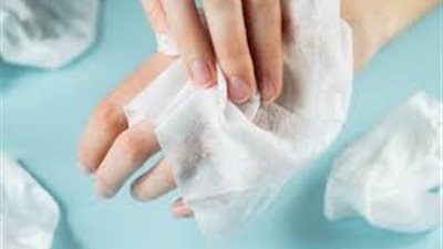 الوضوء باستخدام مناديل مبللة.. فتوى شاذة رغم هدفها النبيل.. و«كريمة»: حمامات السباحة أولى بالترشيد