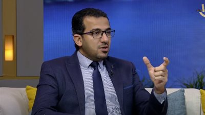 لتجنب الأزمات الصحية.. أخصائي تغذية يحدد أفضل طريقة للإفطار فى رمضان (فيديو)