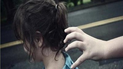 «تعالي اجيبلك حاجة حلوة».. محاولة خطف فاشلة لـ«منة» والأهالي ينقذوها