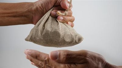 فتاوى رمضان 2021| هل يجوز للحائض التصدق بمال بدل صيام القضاء؟