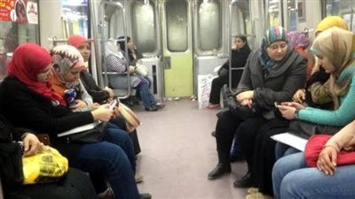 حكايات السيدات بعربات المترو عن أزواجهن فى رمضان: العصبية الزائدة مشكلة وربنا يصبرنا