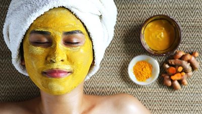 طريقة عمل ماسك الزبادي والكركم لترطيب البشرة في رمضان