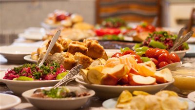 روشتة «سحور وإفطار» للوقاية من زيادة الوزن في رمضان (فيديو)