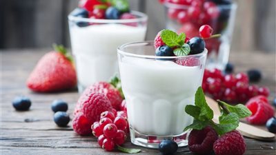 تحميكِ من هشاشة العظام.. 7 فوائد مذهلة لتناول الزبادي في السحور 