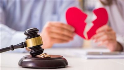 «إيمان» تطلب الطلاق: «طردني بعد ما اكتشفت زواجه.. وحرمني من عيالي»