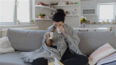 كيف تفرقين بين حساسية الربيع وكورونا؟