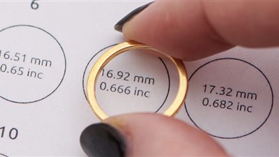 لـ«البنات».. تعرفي على طرق قياس الخاتم المناسب لكِ