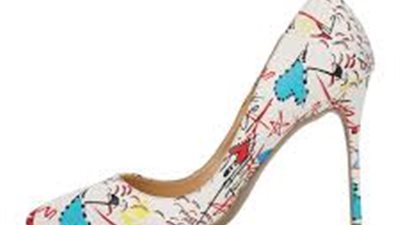 الكعب العالي الملون يسيطر موضة أحذية صيف 2021 