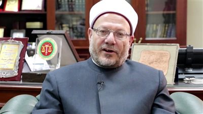 حكم التبرع للجمعيات الخيرية وقيمة زكاة المال المودع في البنك..المفتي يجيب 