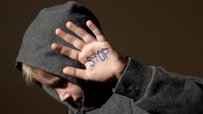 احترسي من «الصفعة».. ضرب الطفل «على الوش» يصنع مريضا نفسيا